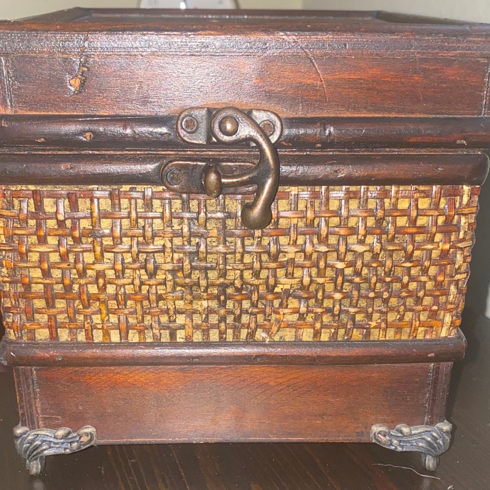 Vintage Wooden and Woven Kleenex Storage Box - Picture 5 of 5